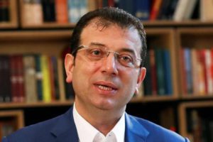 İstanbul Büyükşehir Belediye Başkanı Ekrem İmamoğlu 23 Ekim 2020 tarihinde saat 22:00' da üst solunum yolu enfeksiyonu belirtileri ile VKV Amerikan Hastanesi’ne başvurduğu ve yapılan incelemede COVID-19 testinin pozitif bulunduğu bildirildi.