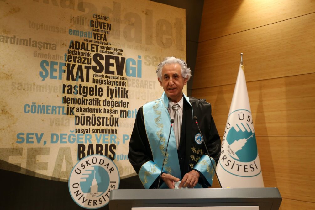Bütün ömrünü öğrencileriyle hastalarına adayan merhum Prof. Dr. Cemil Taşcıoğlu, Türkiye'de koronavirüs nedeniyle hayatını kaybeden ilk hekim.