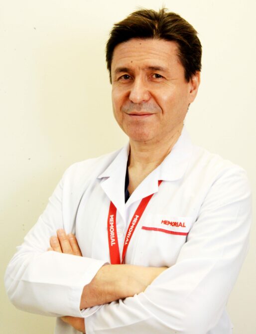 Kalp Damar Cerrahisi Uzmanı Prof. Dr. Harun Arbatlı, Covid-19 pandemi sürecinde kalp ve damar hastalarının sağlıklarını koruması için dikkat etmesi gerekenler hakkında bilgi verdi.