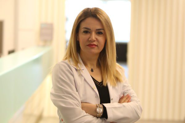 Doç. Dr. Emel Sarı Gökten, erişkin ve yaşlı nüfus gibi çocuk ve gençlerin de pandemiden oldukça olumsuz etkilendiğini aktardı.