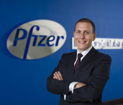 11 yıldır Pfizer ailesinin bir üyesi olan ve 2020'den beri Onkoloji Biyobenzerler ve Pazarlama Mükemmelliği Lideri rolünü başarıyla sürdüren Ahmet Kumkumoğlu, 1 Eylül itibariyle yeni görevinde Pfizer Türkiye Dahili Uzmanlıklar Satış & Pazarlama Liderliğini üstlenecek. 