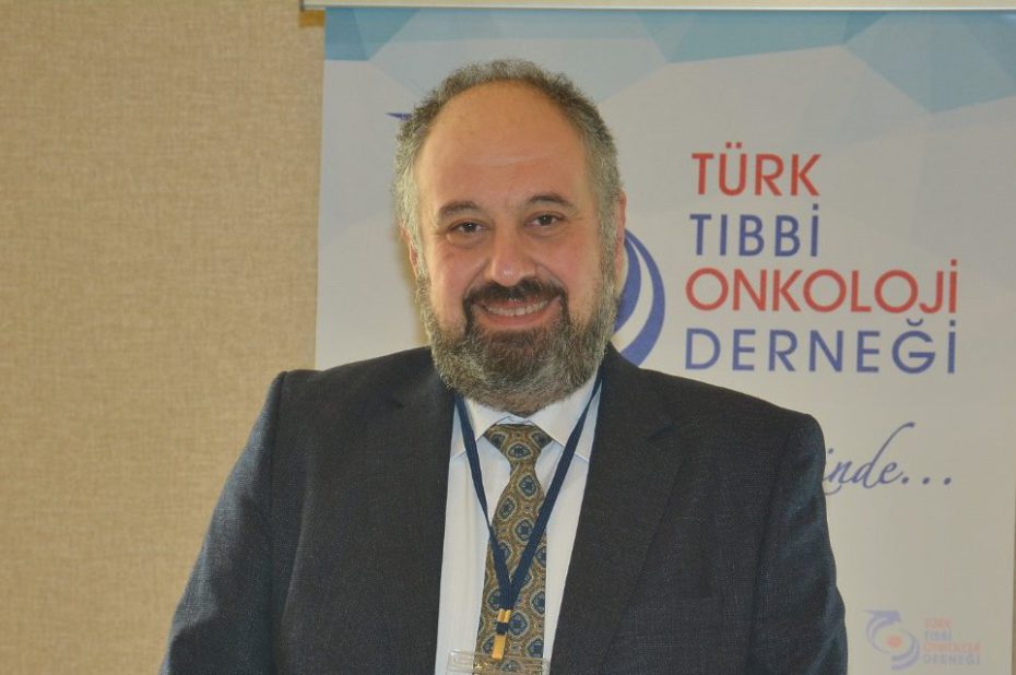 Türk Tıbbi Onkoloji Derneği Yönetim Kurulu Prof. Dr. Murat Dinçer yerli aşı ile ilgili yaptığı değerlendirmede, “Yerli koronavirüs aşısı TURKOVAC acil kullanım onayı almıştır. Bu çok büyük bir başarıdır. Yerli ilaç geliştirilmesi için de bir dönüm noktasıdır. TURKOVAC aşımızın geliştirilmesi için her türlü desteği veren Cumhurbaşkanımız Sayın Recep Tayyip Erdoğan'a, Sağlık Bakanımız Sayın Dr. Fahrettin Koca'ya ve aşımızın geliştirilmesinde ve üretiminde emeği geçenlere teşekkür ediyorum” dedi.