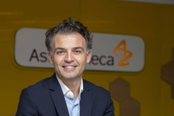 Konuyla ilgili açıklamalarda bulunan AstraZeneca Türkiye Ticari Mükemmellik ve Satış Kanalları Direktörü Burak Artunç konuyla ilgili şu görüşleri paylaştı: “AstraZeneca olarak, sağlığın iyileştirilmesi için bilimin ve yeni nesil teknolojilerin gücünü kullanıyoruz. Teknoloji, hastalıkların ve hastalık yönetiminin doğasını daha iyi kavrayabilmemizi sağlıyor. Vizyonumuz, bilim ve bilimsel veriler tarafından yönlendirilen, bilgilendirilen ve dünya çapında hastalar ve sağlık sistemleri için sonuçları önemli ölçüde iyileştirmeyi amaçlayan kişiselleştirilmiş bir sağlık hizmeti anlayışını temel alıyor. Sağlığın iyileştirilmesine katkı sağlamak için yeni nesil ihtiyaçları öngörüp bunları karşılamaya, uzmanlığımızı geliştirmeye ve yatırımlarımızı artırmaya devam edeceğiz.”