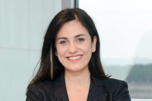 Nestlé Türkiye çatısı altında 20 yıllık tecrübesi ile Nestlé Türkiye Sütlü İçecekler İş Birimi Genel Müdürlüğü görevini yürüten Buse Aksu Özgen, kariyerine Nestlé Genel Merkezde Sütlü İçecekler Stratejik İş Birimi Strateji Geliştirme Müdürü olarak devam edecek. Nestlé Türkiye’nin ilham veren kadın liderleri arasında yer alan Özgen, Nisan ayı itibarı ile sütlü içecekler iş birimi için küresel stratejilerin belirlenmesine ve süreçlerinin yönetimine katkıda bulunacak. Ayrıca yeni fırsatlar ve iş modelleri geliştirmekten de sorumlu olacak.