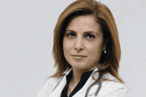 Türk Hematoloji Derneği (THD) Genel Sekreteri Prof. Dr. Reyhan Küçükkaya, Türk Hematoloji Derneği olarak tüm hematolojik hastalıklara ait özel günlerde bilgilendirme yaptıklarını belirterek, “Bugün 13 Ekim Dünya Tromboz Günü. Tromboz, damar sisteminin pıhtı ile tıkanması demektir. İstatistiklere göre her 4 kişiden biri tromboz nedeniyle ölüyor. Dünya Sağlık Örgütü (DSÖ) verilerine göre damar tıkanıklıkları, ölüm nedenleri sırlamasında bir numarada yer alıyor. Damar tıkanıklığı yani tromboz herkeste olabilir. Cinsiyet, ırk, ayırmaz. Üstelik basit bazı önlemlerle damar tıkanıklığını engellemek mümkündür” dedi.