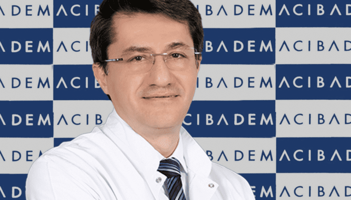 Acıbadem Bakırköy Hastanesi Ortopedi ve Travmatoloji Uzmanı Prof. Dr. Özgür Çetik geç kalınmadığı takdirde karpal tünel sendromunun ameliyata ihtiyaç duyulmadan tedavi edilebildiğine dikkat çekerek, “Bu nedenle 1. 2. ve 3 parmaklarda karıncalanma hissedildiğinde vakit kaybetmeden bir ortopedi uzmanına başvurmak gerekiyor. Erken dönemde ilaç ve fizik tedaviyle hastalığın ilerlemesi önlenebiliyor, hatta tam iyileşme sağlanabiliyor” diyor.