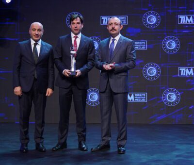 Türkiye İhracatçılar Meclisi tarafından düzenlenen ve Türkiye'nin ilk inovasyon geliştirme programı olan İnovaLİG yarışmasında bu yılın kazananları belli oldu. Türkiye’nin inovasyon liderlerinin belirlendiği yarışmada Eczacıbaşı Tüketim Ürünleri ödül kazandı. Eczacıbaşı Tüketim Ürünleri adına ödülü, Eczacıbaşı Tüketim Ürünleri CEO’su Bülent Kozlu, T.C. Ticaret Bakanı Mehmet Muş’un elinden aldı.