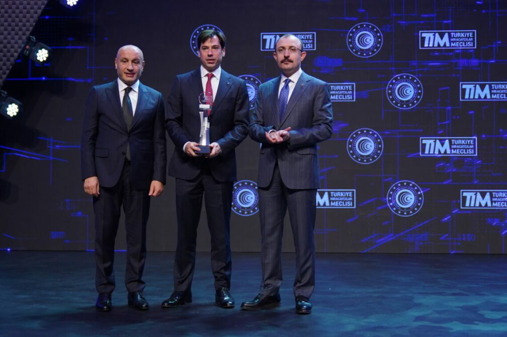 Türkiye İhracatçılar Meclisi tarafından düzenlenen ve Türkiye'nin ilk inovasyon geliştirme programı olan İnovaLİG yarışmasında bu yılın kazananları belli oldu. Türkiye’nin inovasyon liderlerinin belirlendiği yarışmada Eczacıbaşı Tüketim Ürünleri ödül kazandı. Eczacıbaşı Tüketim Ürünleri adına ödülü, Eczacıbaşı Tüketim Ürünleri CEO’su Bülent Kozlu, T.C. Ticaret Bakanı Mehmet Muş’un elinden aldı.