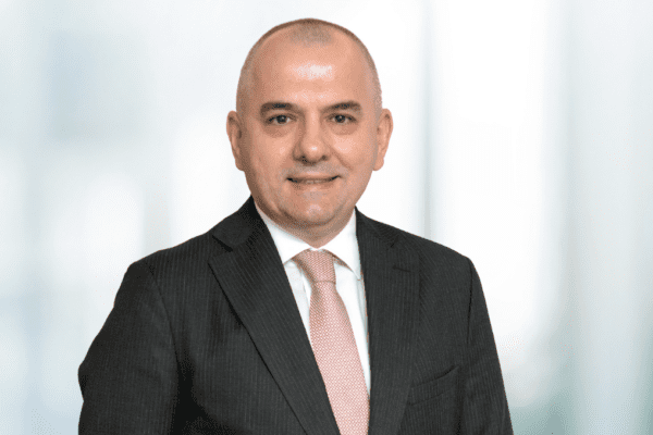 Türk ilaç sektörünün önemli oyuncularından biri olan Sanovel, yönetim kadrosunu güçlendirmeye ve organizasyonel yapısını genişletmeye devam ediyor. Bu kapsamda, Ocak itibarıyla Dr. Ali Hakan Akgün, Sanovel Medikal ve Uyum Direktörü pozisyonuna atandı.