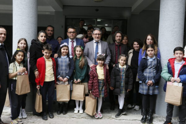 Nadir hastalıklarla mücadele eden çocukların sesi olan Nadir-X projesi yeni kahramanlarıyla tanıştı. GEN’in koşulsuz desteği ile gerçekleştirilen proje, Bakırköy İlçe Milli Eğitim Müdürlüğü iş birliği ile binlerce çocuğa ulaştı. Çocuklar hem akranlarının hastalıkları ile ilgili bilgilendi hem de çizimleriyle projeye destek oldu.