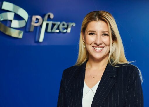Pfizer Türkiye'ye 2008 yılında katılan Elif Çetinkaya, Ticari Beceriler Eğitim ve Gelişim Direktörü olarak Gelişmiş Pazarlar Eğitim ve Gelişim liderlik ekibine atandı.