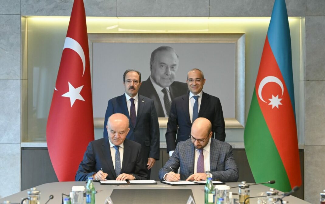 GEN ve hisselerinin tamamı Azerbaycan Devleti'ne ait olan Azerbaycan Yatırım Şirketi (AIC) arasında Azerbaycan Üretim Tesisi Projesi'ne ilişkin bir iş birliği anlaşması imzalandı.