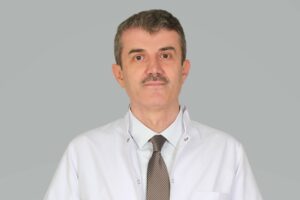 Hipertansiyon hastalığı hakkında uyarılarda bulunan İç Hastalıkları Uzmanı Dr. Mesut Orhan, “Primer hipertansiyon, kalp-damar sistemindeki kan basıncının sürekli olarak yüksek olmasıdır. Yüksek kan basıncı, kan damarlarının duvarlarına fazla baskı yaparak zamanla hasara neden olabilir. Bunun sonucunda kalp hastalığı, böbrek hastalığı, inme ve diğer sağlık sorunlarına yol açabilir. Primer hipertansiyonun teşhisi kan basıncının ölçülmesiyle konulur” dedi. Medical Park Tokat Hastanesi İç Hastalıkları Uzmanı Dr. Mesut Orhan, hipertansiyon hakkında bilgilendirmelerde bulundu. İki tür hipertansiyon hastalığı olduğunun altını çizen Uzm. Dr. Orhan primer (birincil) ve sekonder (ikincil) hipertansiyon tipleri olduğunu belirtti.