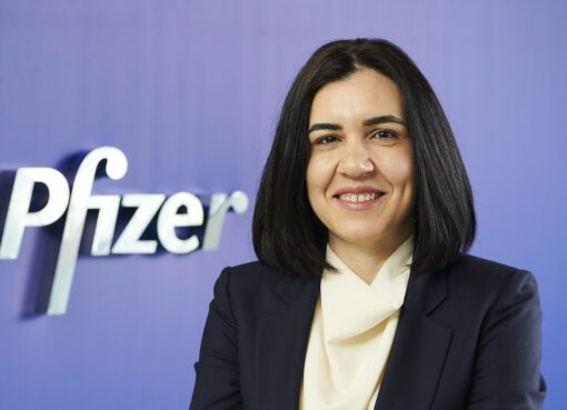 2008 yılında Pfizer Türkiye'ye Proje Yöneticisi olarak katılan Çağla Hullu, Pfizer Orta Doğu, Rusya ve Afrika Bölgesi mRNA Bölgesel Terapötik Alan Lideri olarak atandı. 