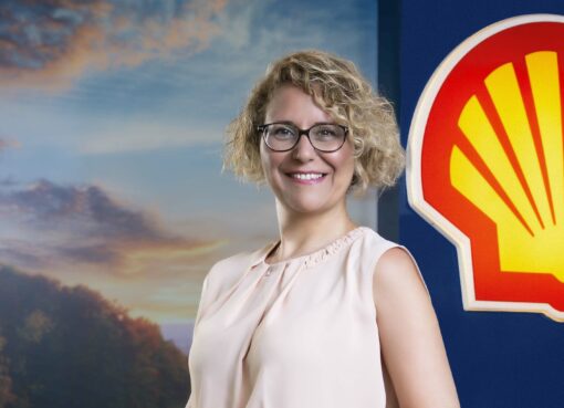 Shell’de üst düzey uluslararası bir atama ile Eda Güzeldemir Demiray, Shell’in Global Tedarik Zinciri ve Satınalma İnsan Kaynakları Direktörlüğü görevine getirildi.