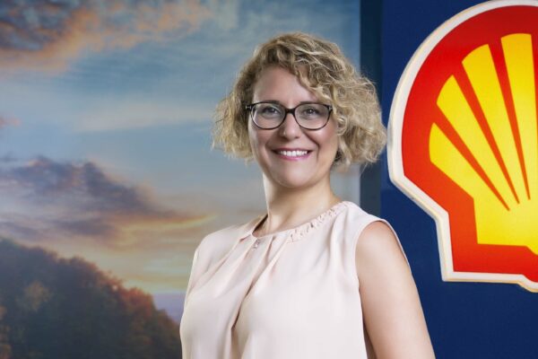 Shell’de üst düzey uluslararası bir atama ile Eda Güzeldemir Demiray, Shell’in Global Tedarik Zinciri ve Satınalma İnsan Kaynakları Direktörlüğü görevine getirildi.