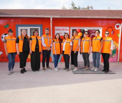 GSK Türkiye, Kahramanmaraş merkezli 11 ili etkileyen depremlerin ardından bölge halkına destek sağlamak amacıyla Toplum Gönüllüleri Vakfı (TOG) ile anlamlı bir iş birliğine imza attı. Adıyaman’da Toplum Gönüllüsü gençlerin ve GSK çalışanlarının desteğiyle başlayan projeyle; afetten etkilenen çocuklar, gençler ve kadınlar başta olmak üzere tüm bölge halkının desteklenerek iyi olma süreçlerinin kolaylaştırılması hedefleniyor. 