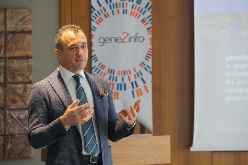 Gene2Info CMO'su Prof. Dr. Hüseyin Onay, Dünya Nadir Hastalıklar Günü'nde Gene2info'nun tanı ve tedaviye katkıları, teknolojileri, hizmetleri ve inovasyonları hakkındaki sorularımızı yanıtladı.