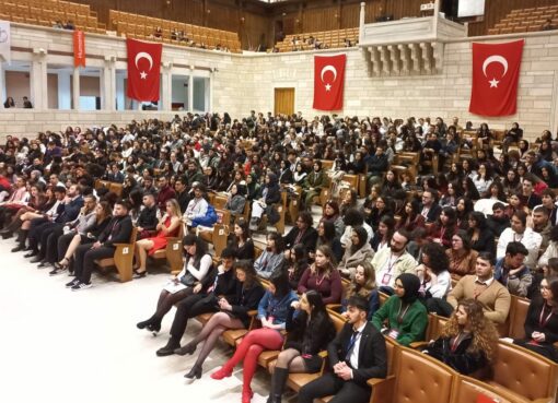 Türkiye’nin en hızlı büyüyen ilaç firması Humanis, 11. Tıp Öğrencileri Sempozyumu’nun ana sponsoru olarak tıp öğrencilerine desteklerini esirgemedi.