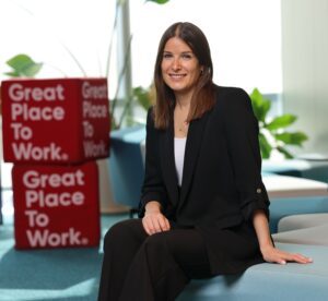 AbbVie Türkiye, Great Place To Work® tarafından düzenlenen “Türkiye’nin En İyi İşverenleri” araştırmasında 250-499 çalışan sayısına sahip şirketler kategorisinde birinci oldu. 10. Kez “Türkiye’nin En İyi İşvereni” seçilen AbbVie Türkiye ayrıca “Diversity (Çeşitlilik) Özel Ödülü” ve “10. Yıl Özel Ödülü”nün de sahibi oldu.