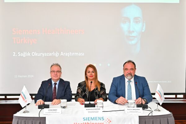 Siemens Healthineers Türkiye, ülkemizdeki sağlık farkındalığını ölçen ikinci ‘Sağlık Okuryazarlığı Araştırma Raporu’nu yayımladı. Bireylerin sağlık algısını, alışkanlıklarını ve farkındalıklarını ortaya koyan rapora göre Türkiye’de sağlıklı olduğunu düşünen vatandaşların oranı, bir önceki araştırmaya göre yedi puan gerileyerek yüzde 64’e indi.