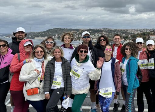 Dünyada iki kıta arasında koşulan tek maraton olan İstanbul Maratonu’nun, bu yıl 46’ncısı gerçekleştirildi. İstanbul Maratonu’na katılan Alexion, AstraZenaca Nadir Hastalıklar Türkiye, Türkiye Eğitim Gönüllüleri Vakfı’nın (TEGV) "Bir Çocuk Değişsin, Türkiye Gelişsin" kampanyasına destek olmak için bağış topladı.