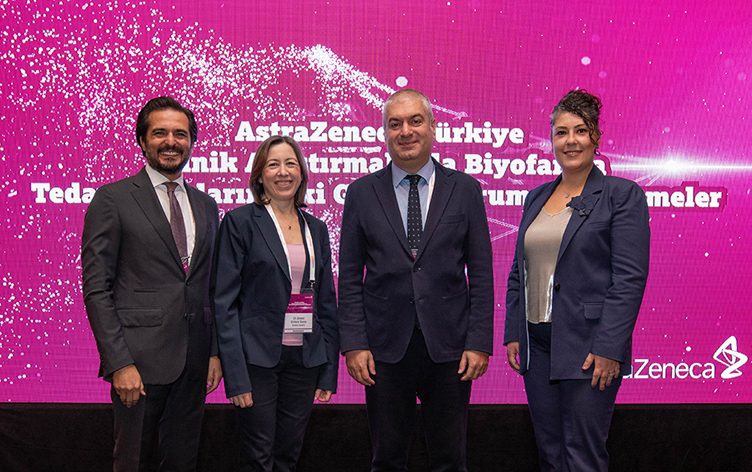 Türkiye'nin dört bir yanından hekimlerin katılım gösterdiği AstraZeneca Türkiye Biyofarma Klinik Araştırmalar Zirvesi’nde, klinik araştırmalar alanındaki son gelişmeler ve geleceğin tedavi yöntemleri ele alındı. Zirvede ayrıca, şirketin biyofarma alanındaki klinik araştırmalarına dair güncel bilgiler ve geleceğe yönelik planları paylaşıldı. Etkinlik, ülkemizde bu kapsamda düzenlenen ilk biyofarma zirvesi olması açısından da önem taşıyor.