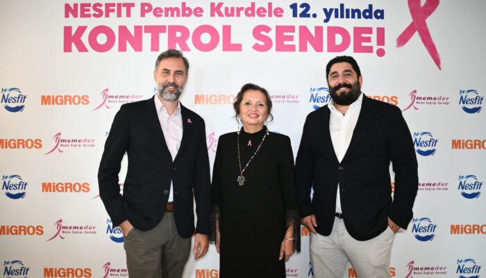 Aktif bir hayatı ve dengeli beslenmeyi destekleyen NESFIT, sağlık farkındalığı alanında da çalışmalar yürütüyor. Her 8 kadından birini etkileyen meme kanseri konusunda farkındalık yaratmanın yanı sıra kadınların tanı ve tedavi süreçlerine katkı sunmak için 12 yıl önce kolları sıvayan NESFIT, MEMEDER ve Migros iş birliğinde Pembe Kurdele projesini büyütmeye devam ediyor. Tüm dünyada 2,3 milyon kadını etkileyen meme kanserinde farkındalık yaratmak için Pembe Kurdele projesini hayata geçiren NESFIT, erken tanı bilinci yaratmaya ve kadınların yanlarında yer almaya devam ediyor. NESFIT’in 12 yıl önce başlattığı Pembe Kurdele projesi Meme Sağlığı Derneği (MEMEDER) ve Migros’un destekleriyle kadınlara ulaşıyor. Bu yıl da Migros mağazalarında ve Migros Sanal Market’te satışa sunulan Pembe Kurdeleli NESFIT paketlerini satın alan tüketiciler MEMEDER’e destek oluyor. Bugüne kadar binlerce kadının meme sağlığı kontrolüne, erken teşhisine ve tedavisine destek olunan proje; farklı illerde yapılan bilinçlendirme toplantıları ve online içeriklerle kadınlara sesleniyor.