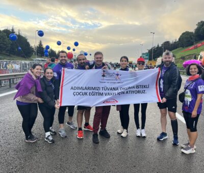 Takeda Türkiye, 46. İstanbul Maratonu’nda Tüvana Okuma İstekli Çocuk Eğitim Vakfı (TOÇEV) yanında yer alarak eğitimde fırsat eşitliğine katkıda bulundu. “Eğitim Hakkı İçin” sloganıyla maratona katılan 18 Takeda Türkiye gönüllüsü, okuma istekli çocukların eğitim hayatına destek sağladı. 