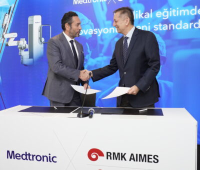 Medtronic, Koç Üniversitesi Hastanesi ve RMK AIMES robotik asiste cerrahi alanındaki iş birliği ile Türkiye’de bir ilke imza atıyor!