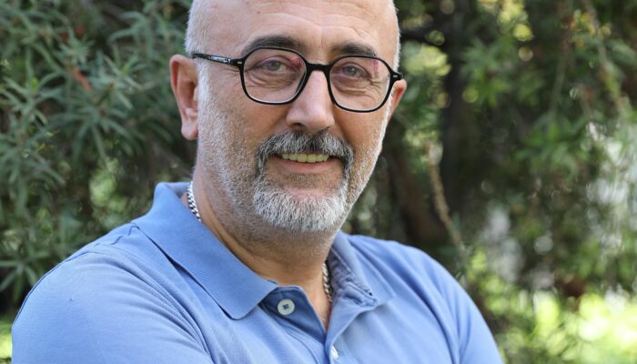 Burmino Cosmetic Managing Partneri Vet. Hek. Yaşar Çelik; Fikir Liderleri Dergisi Mart sayısında yazdı: "Çalışan Yoksullar; Beyaz Yakalının Sonu mu Geliyor?.."