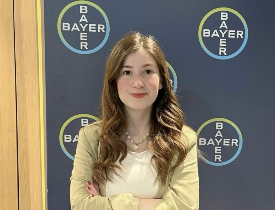 Fikir Liderleri, belli aralıklarla eczacılık ve tıp fakültelerinde eğitimlerini sürdürmekte ya da yeni mezun olan genç liderlerin yazılarına yer veriyor. Bu ayki konuğumuz Acıbadem Üniversitesi Eczacılık Fakültesi son sınıf tam burslu öğrencisi İlayda Okumuş. Okumuş, bir eczacılık fakültesi öğrencisi olarak yaşadığı staj deneyimlerini ve bunlardan kazanımlarını Fikir Liderleri okurları için kaleme aldı.